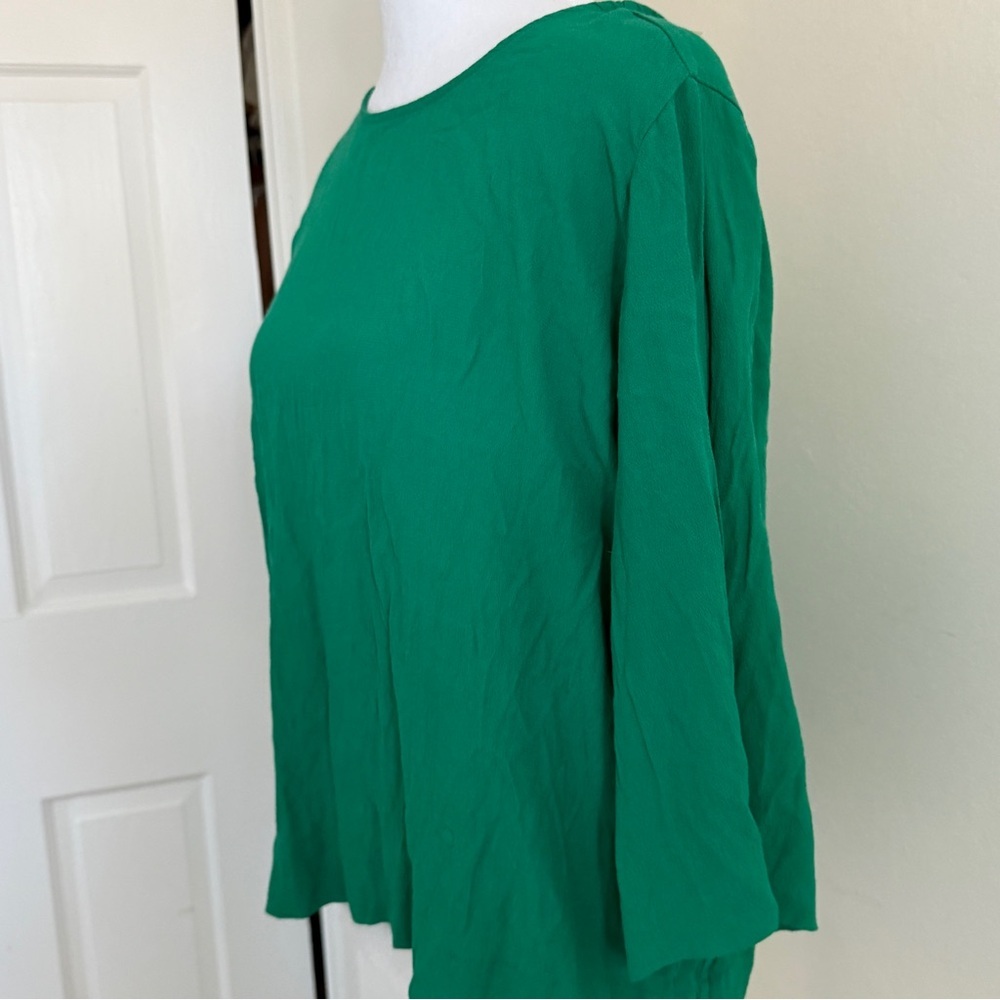 Sam & Lavi Green Blouse. Rayon. Size Medium Petite - Picture 9 of 10